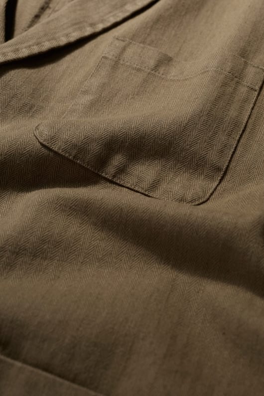 les hommes de la barrière de péage de la veste