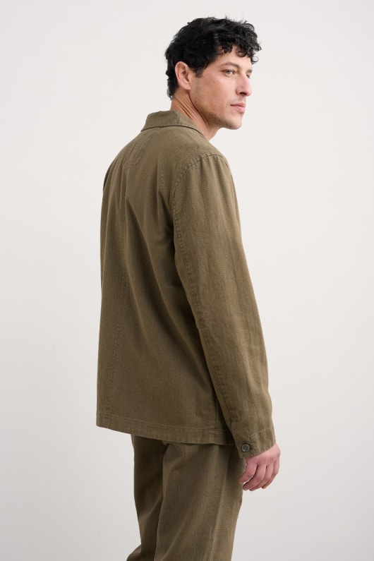 les hommes de la barrière de péage de la veste