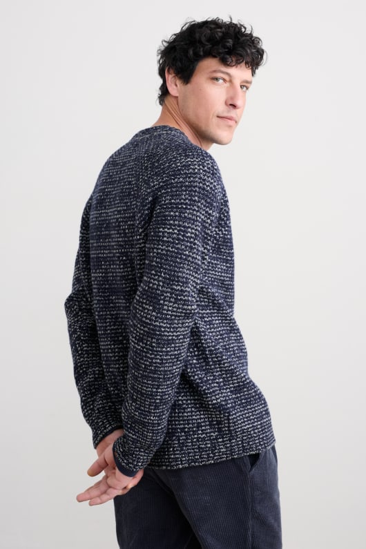 des hommes tresawls cardigan faite avec de la laine dagneau