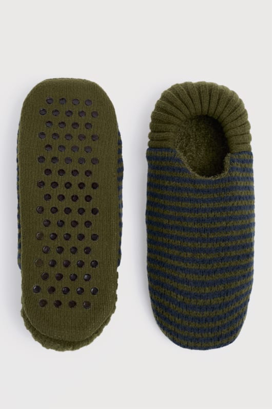 les hommes de la cabine de chaussons