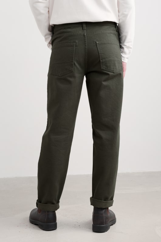 les hommes de labattage de la jambe droite pantalon