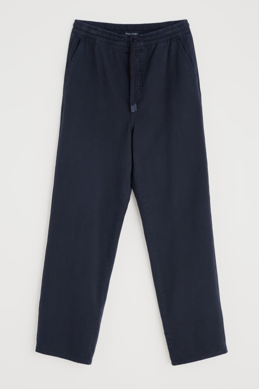 des hommes hallantide de la jambe droite pantalon