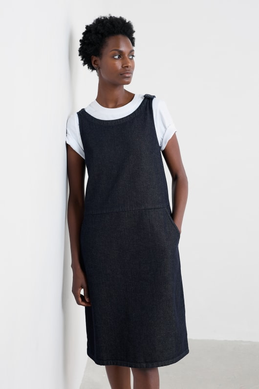 le sel de tissage de longueur de genou pinafore