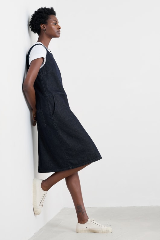 le sel de tissage de longueur de genou pinafore