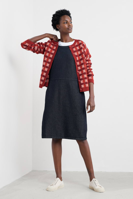 le sel de tissage de longueur de genou pinafore