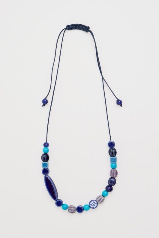 tira en céramique collier de perles