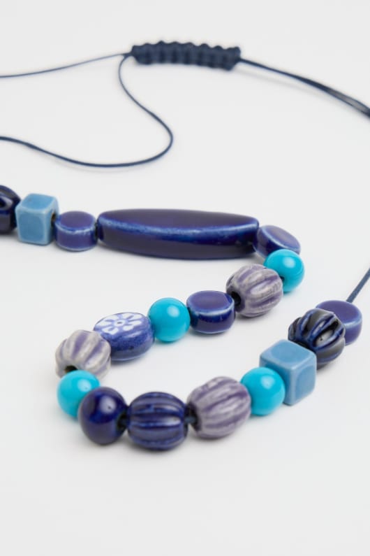 tira en céramique collier de perles