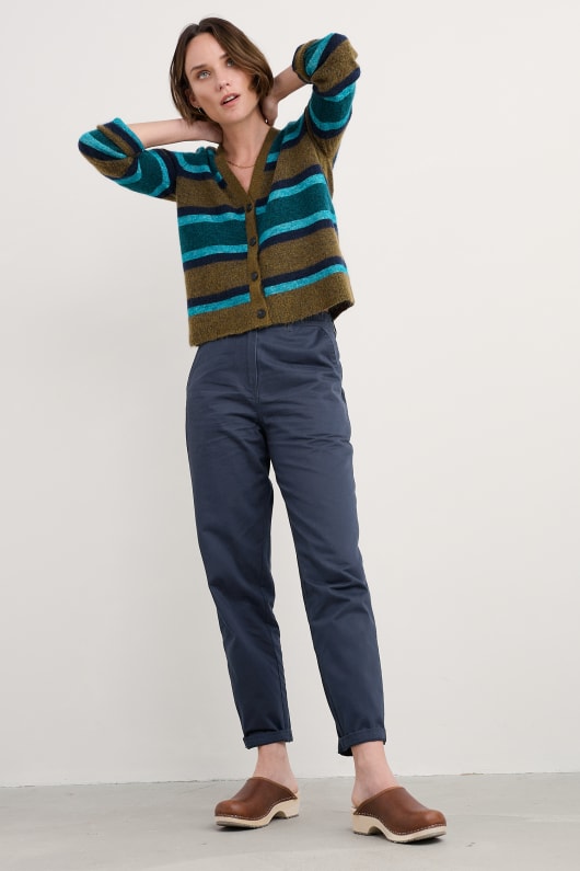 gravure de v-cou cardigan contient du mohair