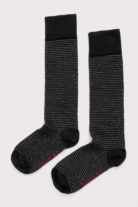 les femmes de lÉclat mat de longues chaussettes